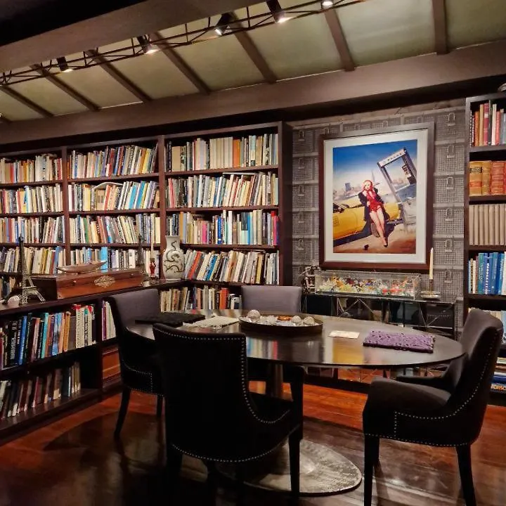 Marbella Boutique Art Suites